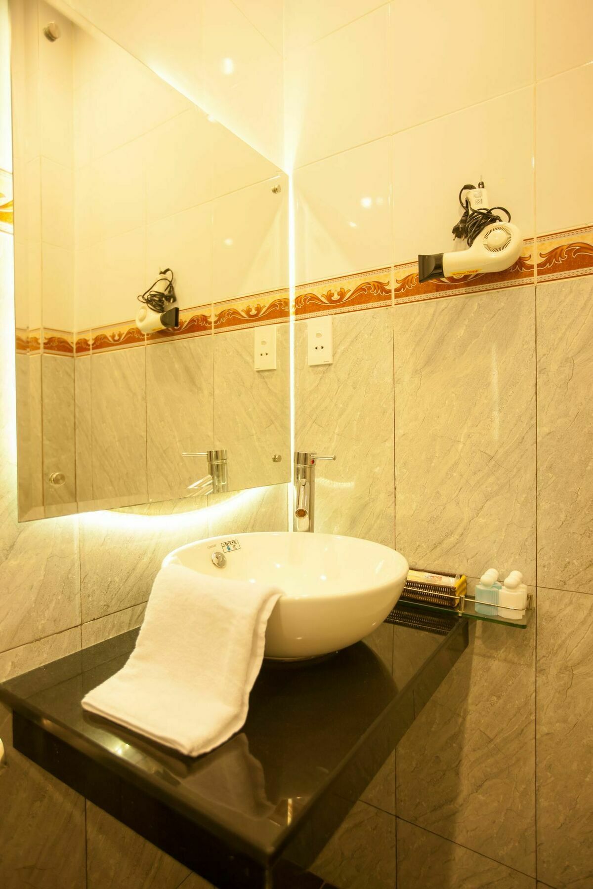 Khách sạn Saigon Crystal 2*