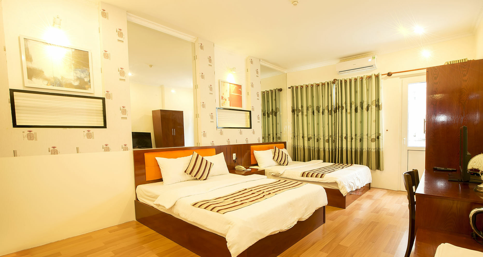Saigon Crystal Khách sạn 2*